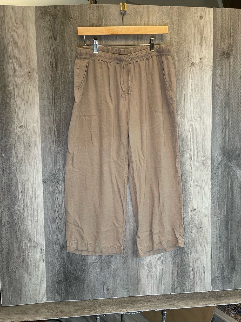 Splendid Cropped Drawstring Pants in Taupe